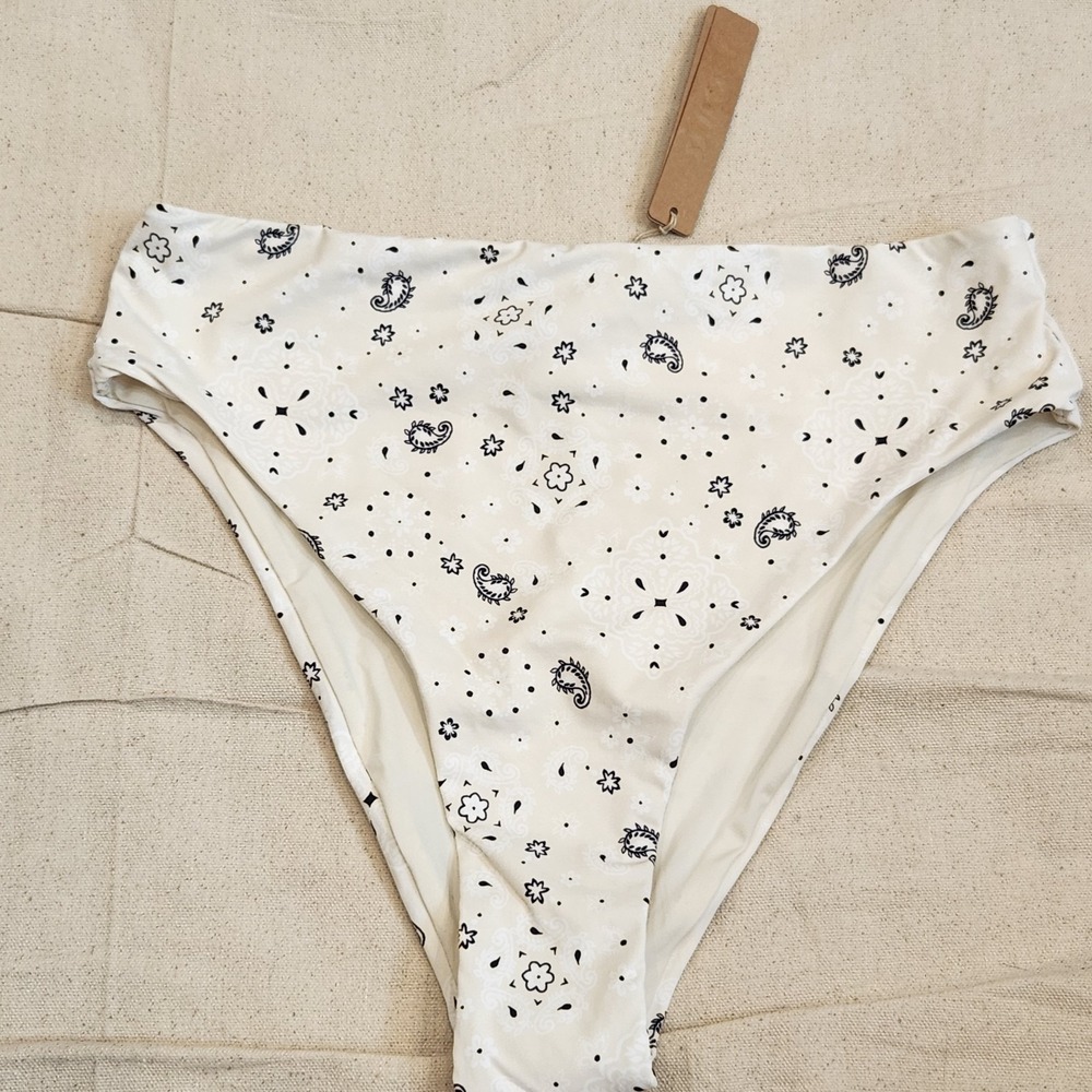 New SKIMS Signature Swim Mid Waist Bikini Bottom Ecru Bandana Print M Medium
